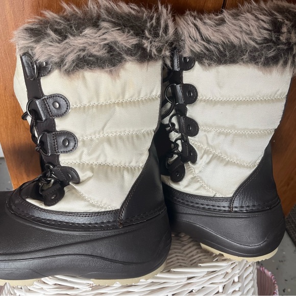 Quest Woman’s Winter Boots Size 7 - Picture 3 of 6